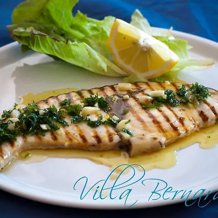 Отель Bernardina Форио